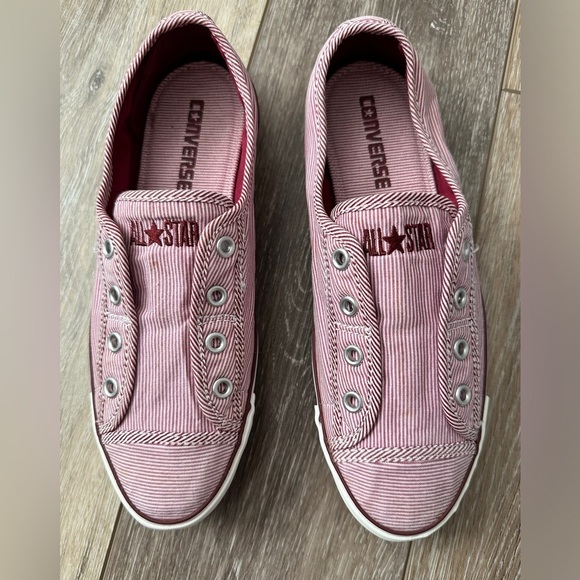 🛍️ Converse white and Red striped Size 7 great condition clean - Picture 2 of 9